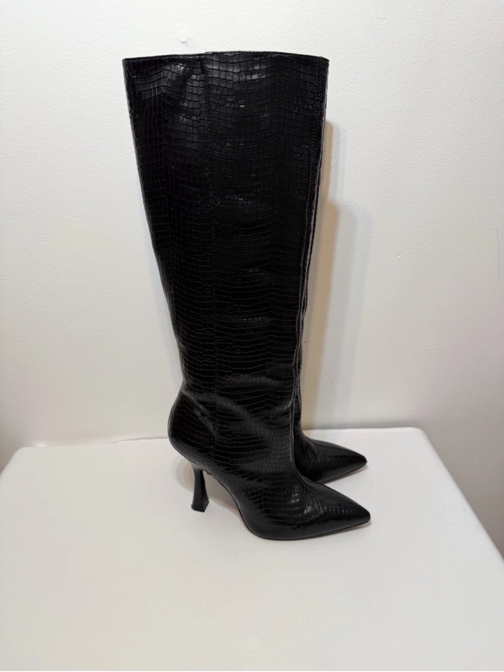 39.5/255 US 9B Spain Stuart Weitzman Knee Boots Leather Croc Pointed Toe Heel